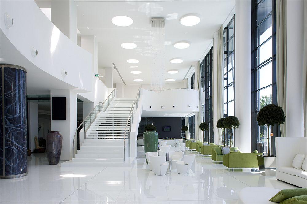 Melia Braga Hotel & Spa İç mekan fotoğraf The lobby of the new building