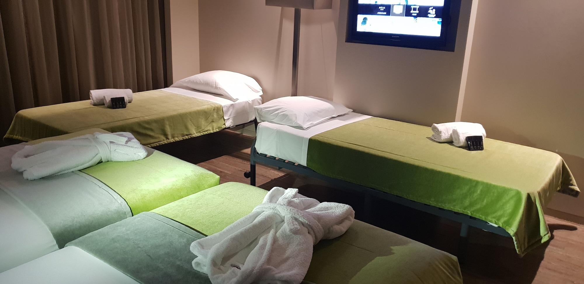 Melia Braga Hotel & Spa Dış mekan fotoğraf A room at the hotel