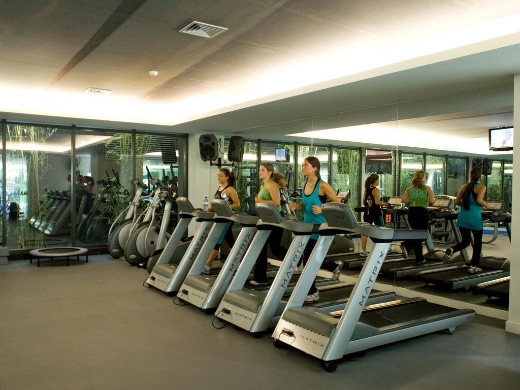 Melia Braga Hotel & Spa Dış mekan fotoğraf The gym at the Westin
