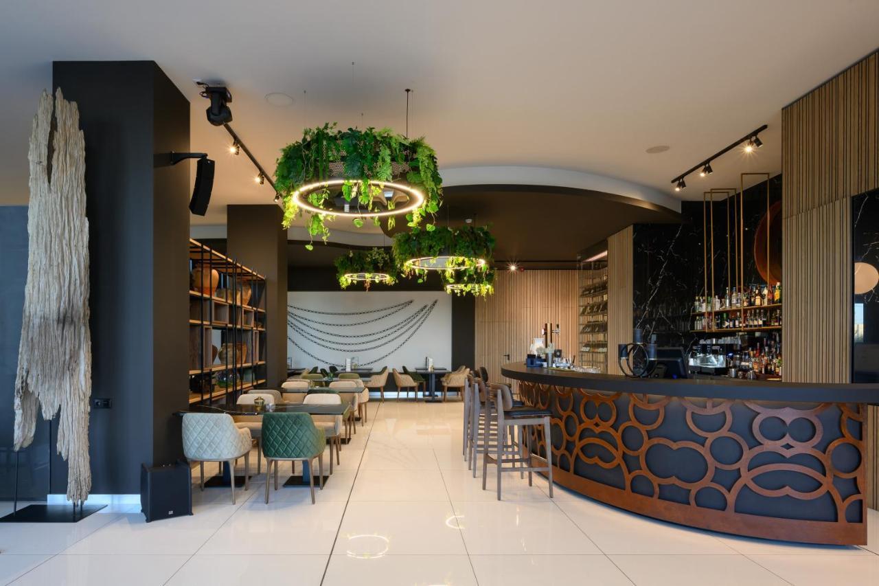 Melia Braga Hotel & Spa Dış mekan fotoğraf Restaurant in the hotel