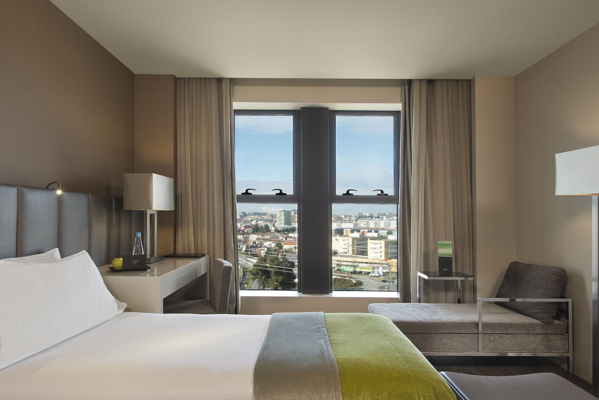Melia Braga Hotel & Spa Dış mekan fotoğraf A room at the hotel