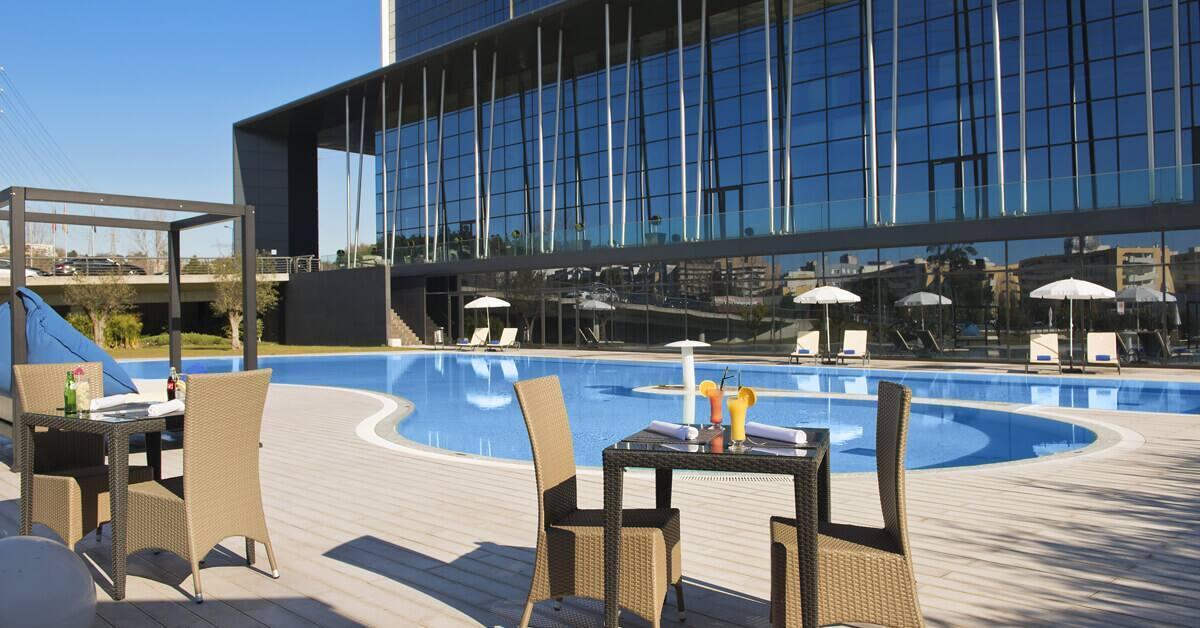 Melia Braga Hotel & Spa Dış mekan fotoğraf The swimming pool