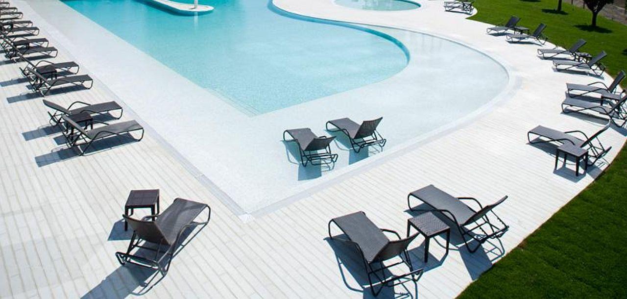Melia Braga Hotel & Spa Dış mekan fotoğraf The pool at the Villa A