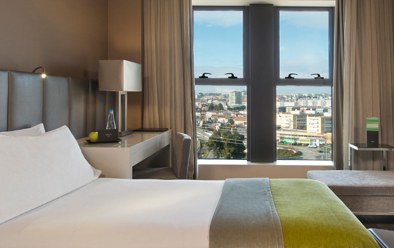 Melia Braga Hotel & Spa Dış mekan fotoğraf A room at the hotel