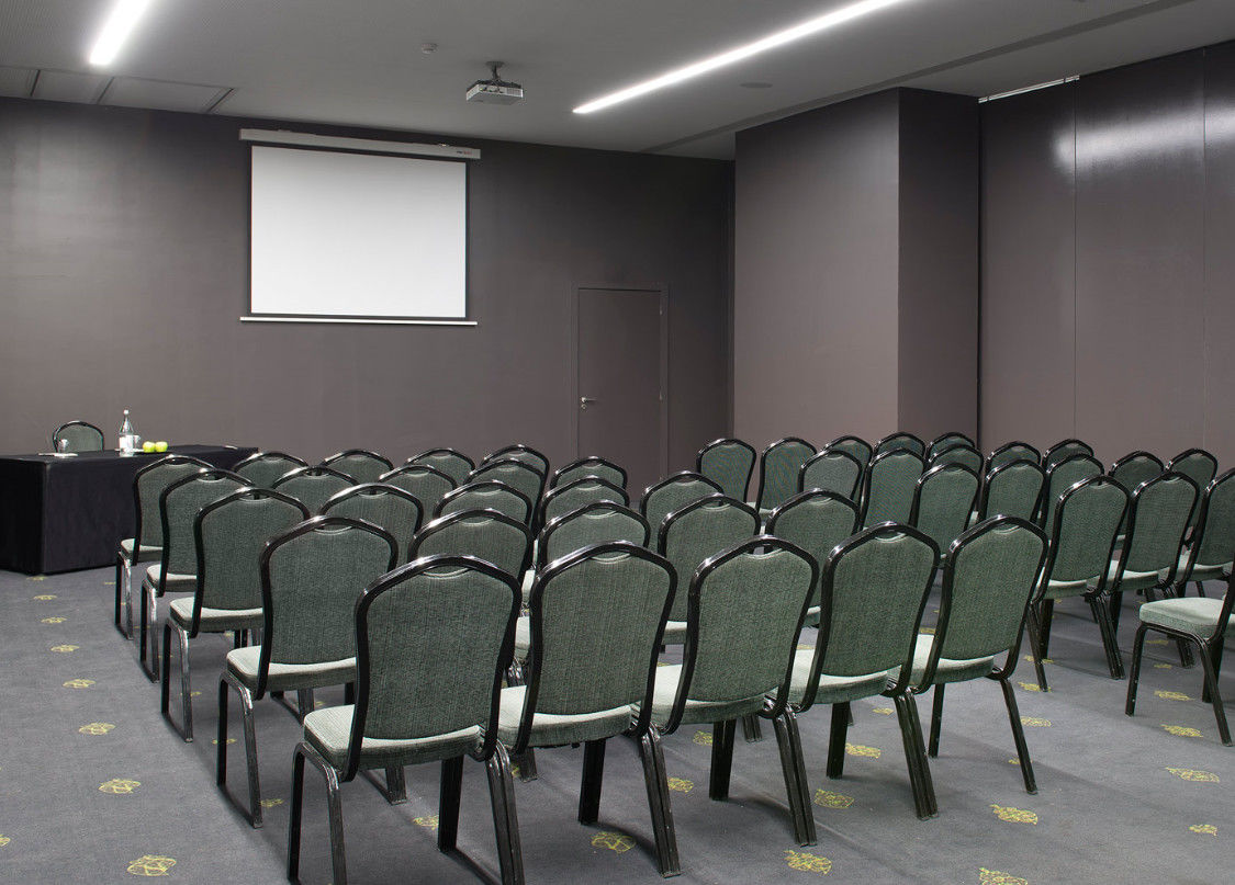 Melia Braga Hotel & Spa Dış mekan fotoğraf A typical meeting room