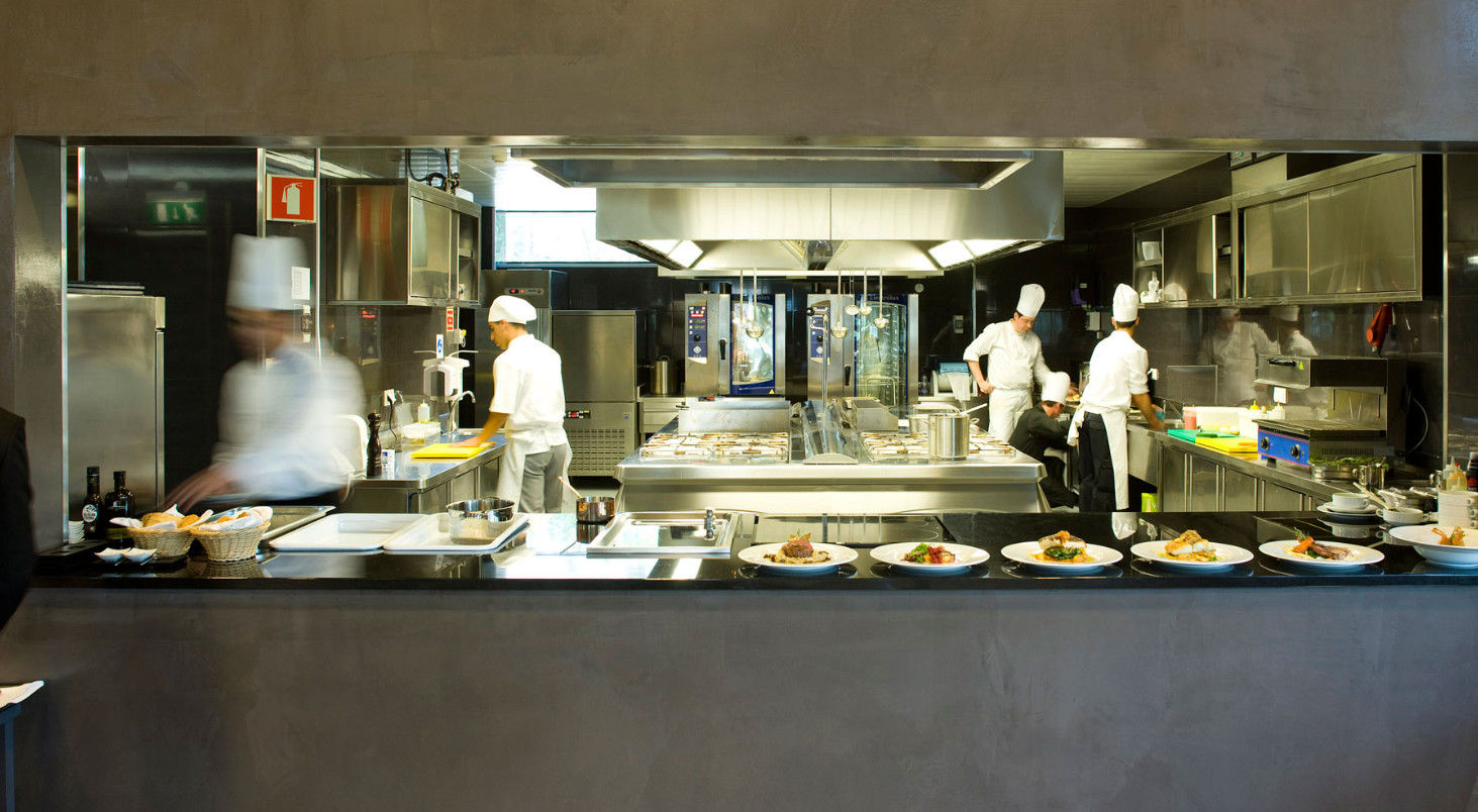 Melia Braga Hotel & Spa Dış mekan fotoğraf A restaurant kitchen