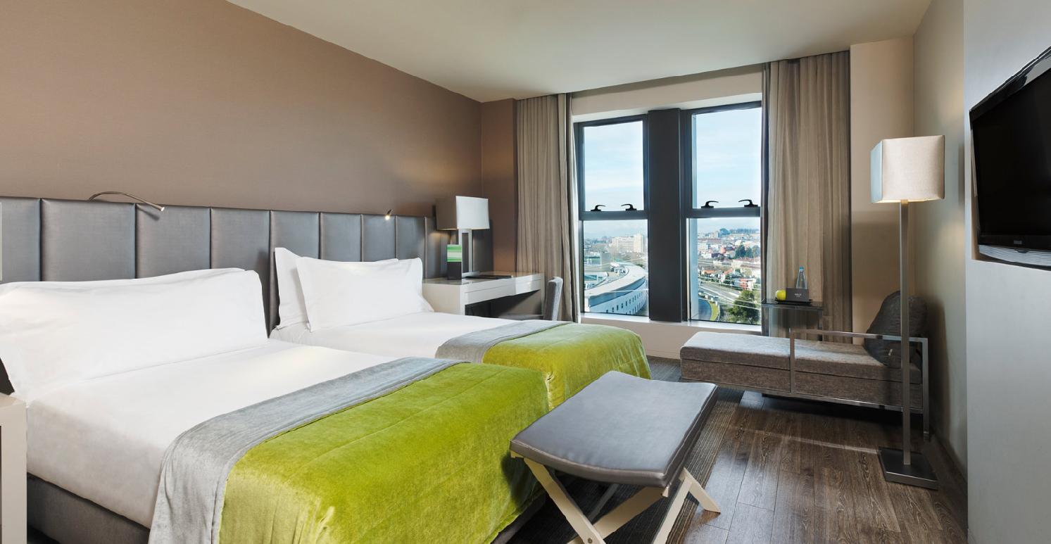 Melia Braga Hotel & Spa Dış mekan fotoğraf A guest room at the Hotel Valencia