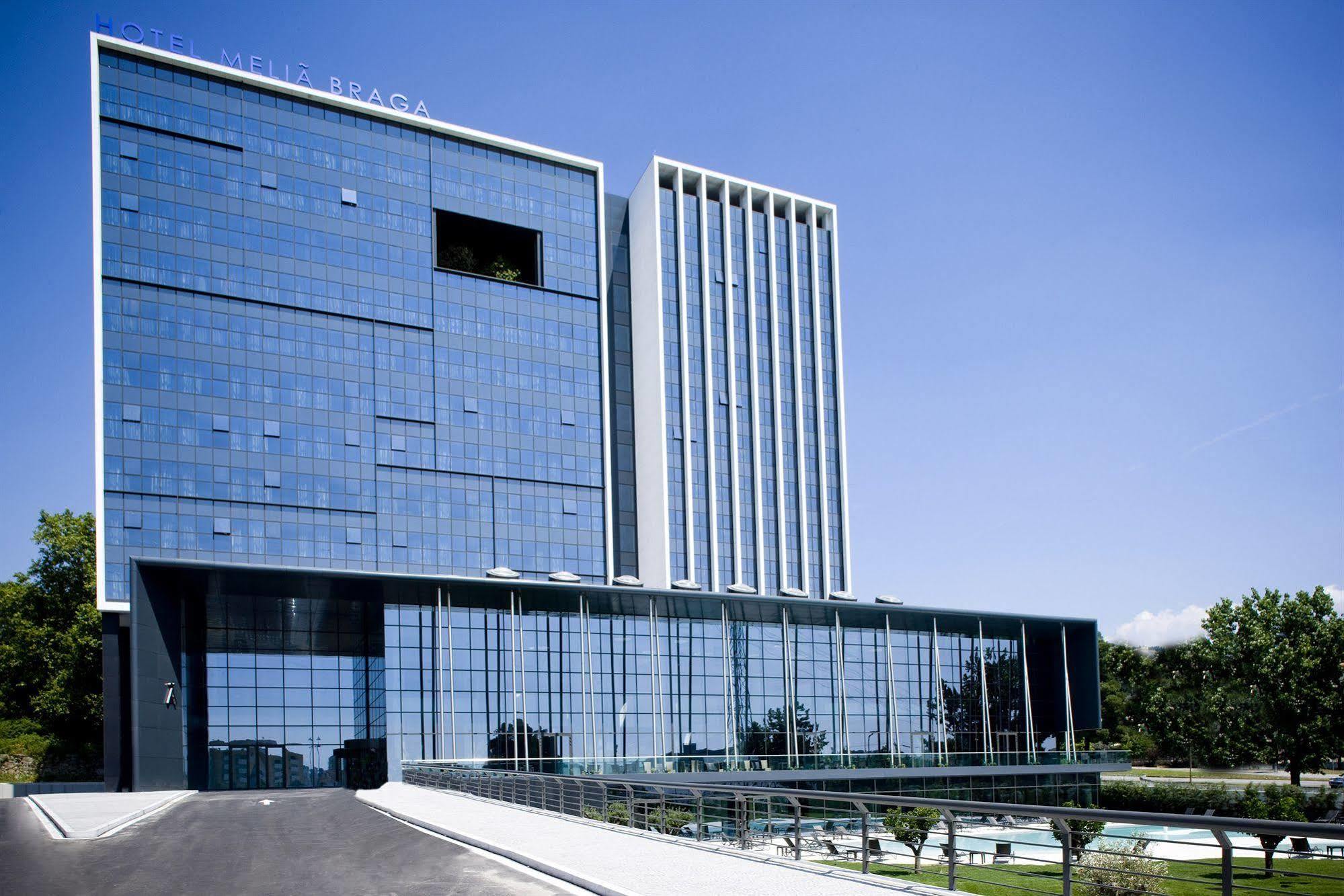 Melia Braga Hotel & Spa Dış mekan fotoğraf The new building of the University of Novi Sad