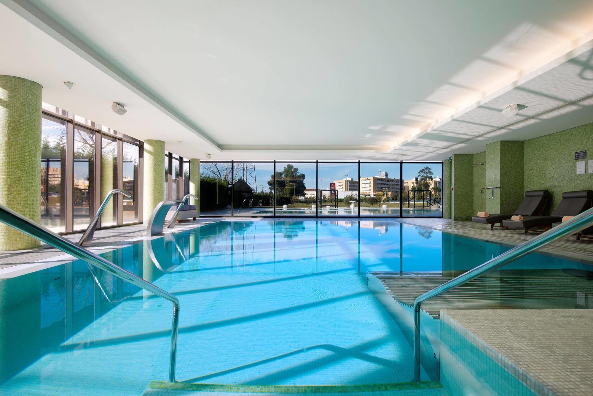 Melia Braga Hotel & Spa Dış mekan fotoğraf Indoor pool