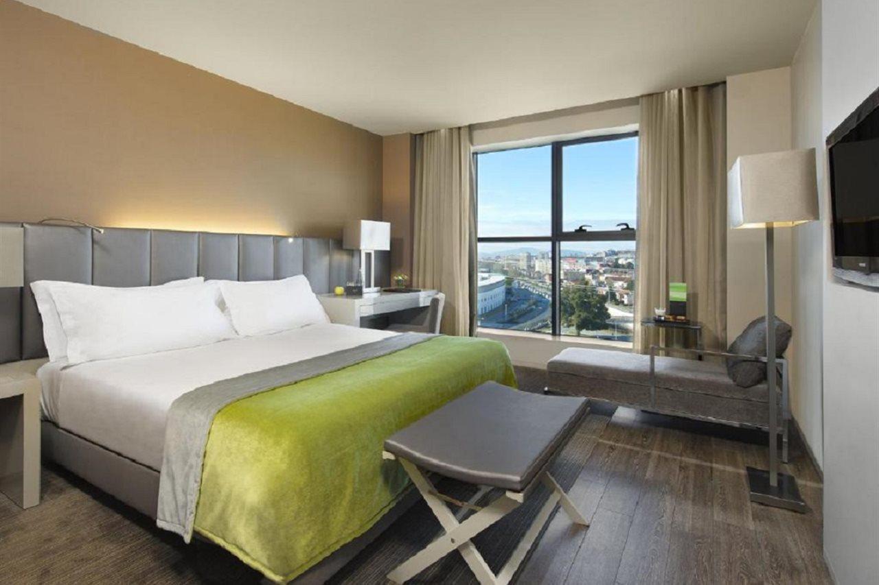 Melia Braga Hotel & Spa Dış mekan fotoğraf A room at the hotel